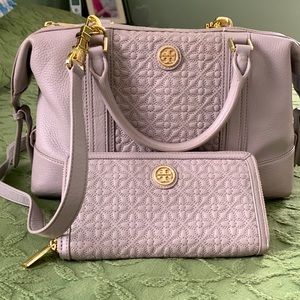 Great bag and matching wallet- removable strap.  Good condition